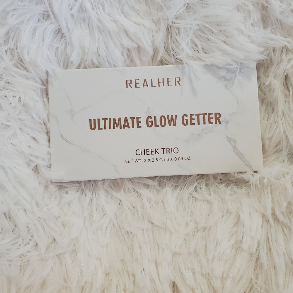 Realher Ultimate Glow Getter Cheek Trio- New In Box!